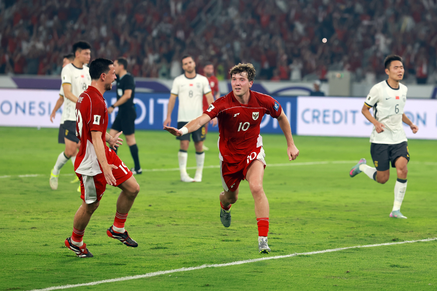 Ole Lennard Romenij selebrasi mencetak gol ke gawang China pada pertandingan Kualifikasi Piala Dunia 2026 di Stadion Utama Gelora Bung Karno, Jakarta, Kamis (5/6/2025). (Dery Ridwansah/ JawaPos.com - Image