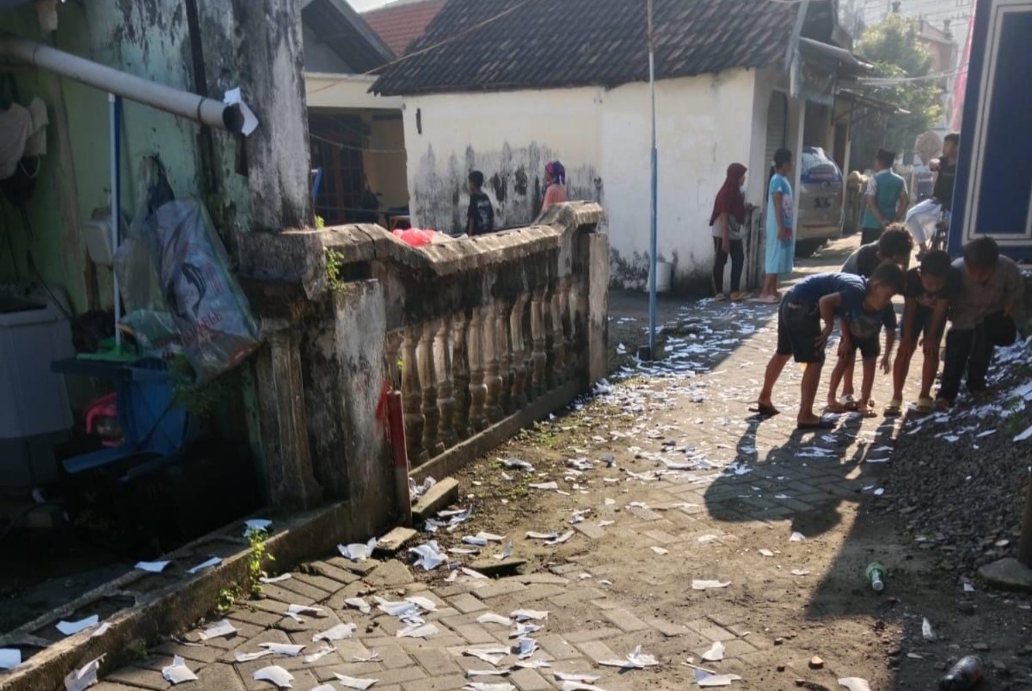 Dikira Mampet, Petasan Meledak di Tangan Kanan Remaja di Driyorejo Gresik usai Sholat Ied, Jari Kelingking Putus - Image