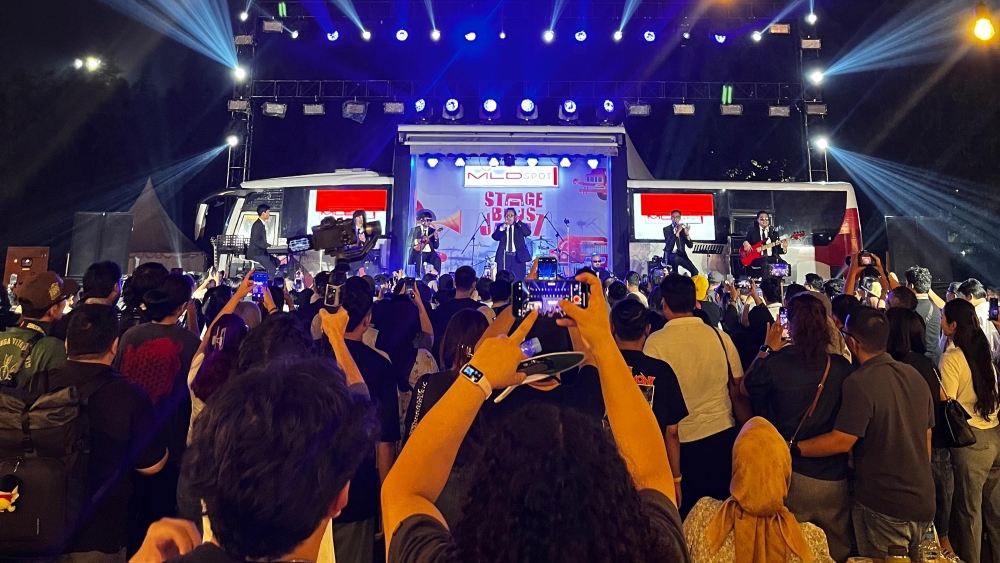 Suasana panggung MLDSPOT Stage Bus pada Java Jazz 2025. (Istimewa) - Image