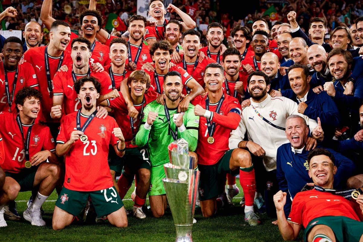 Timnas Portugal merayakan kemenangannya di kejuaraan UEFA Nations League 2025. (@cristiano/Instagram) - Image