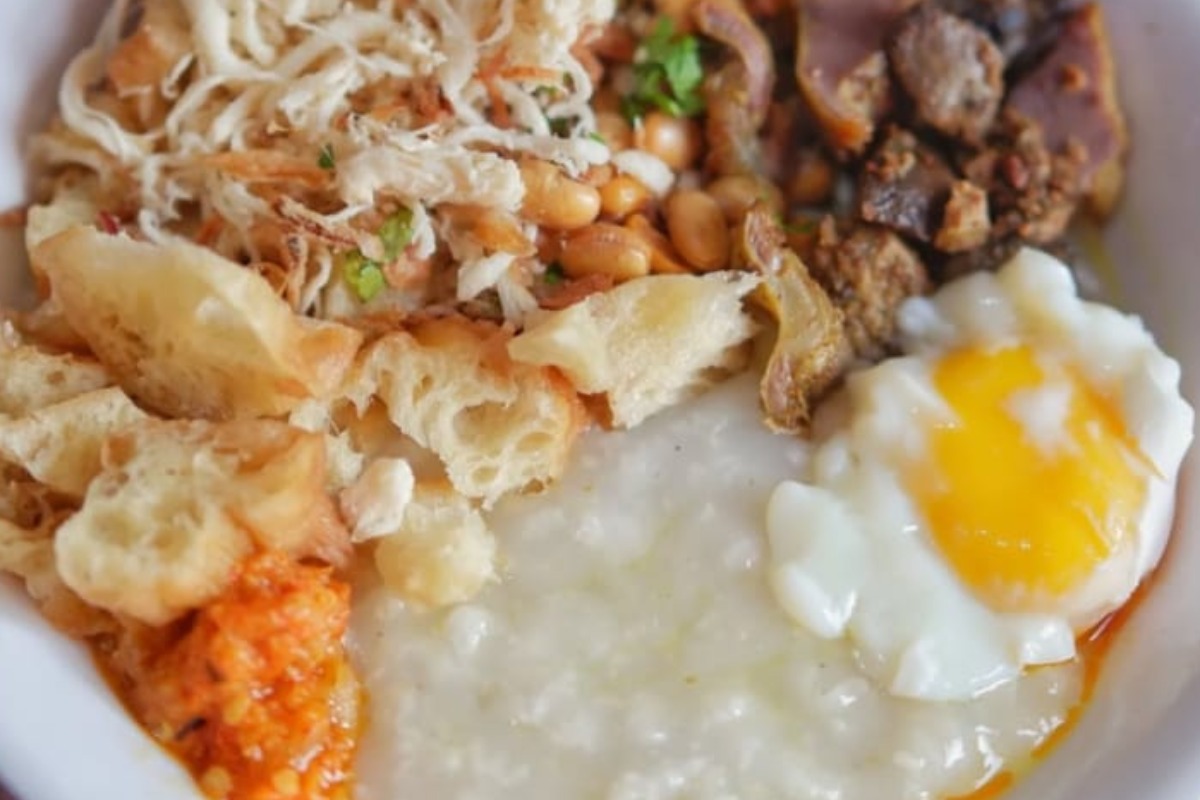 Semangkuk Bubur Ayam Spensix "Bang Salim" yang jadi favorit. (dok. Instagram/@madewedastra) - Image