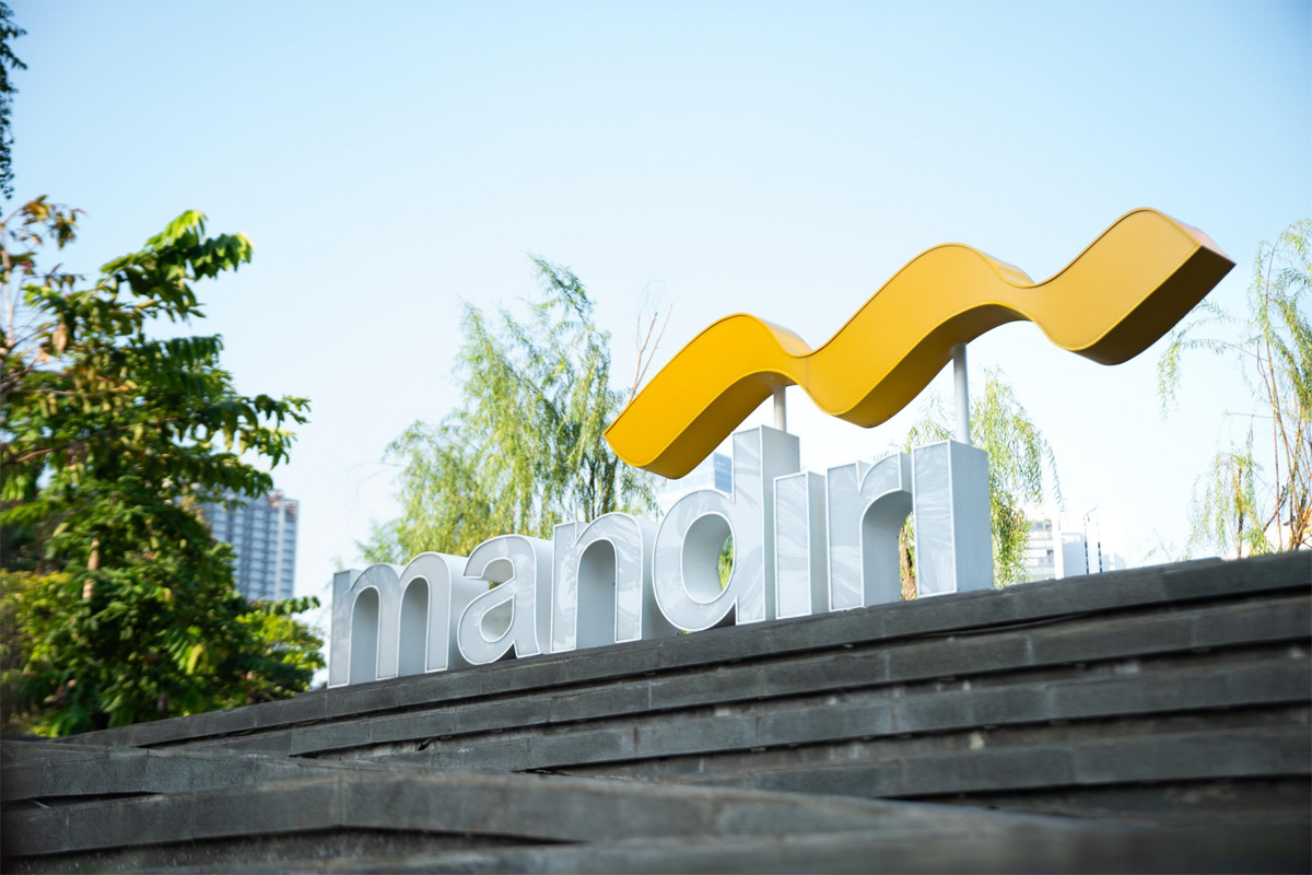 MSCI resmi menaikkan ESG rating Bank Mandiri dari BBB menjadi AA yang menempatkan Bank Mandiri sebagai bank nasional dengan ESG rating tertinggi di Kelompok Bank berdasarkan Modal Inti (KBMI) 4. - Image