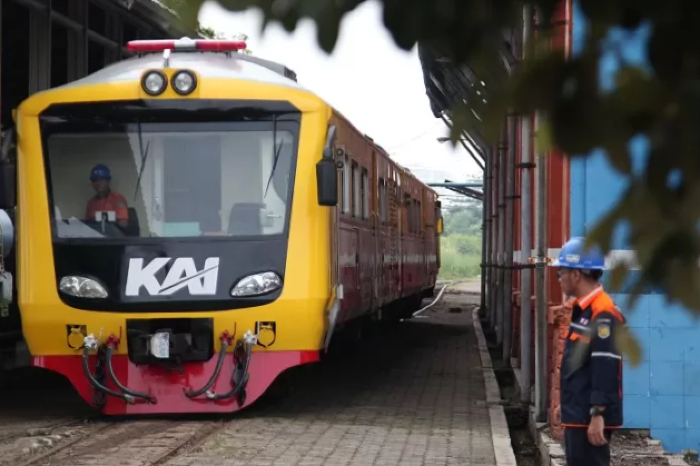 Ilustrasi KA Commuter Line yang beroperasi di wilayah 8 Surabaya. (Dokumentasi Jawa Pos Group) - Image