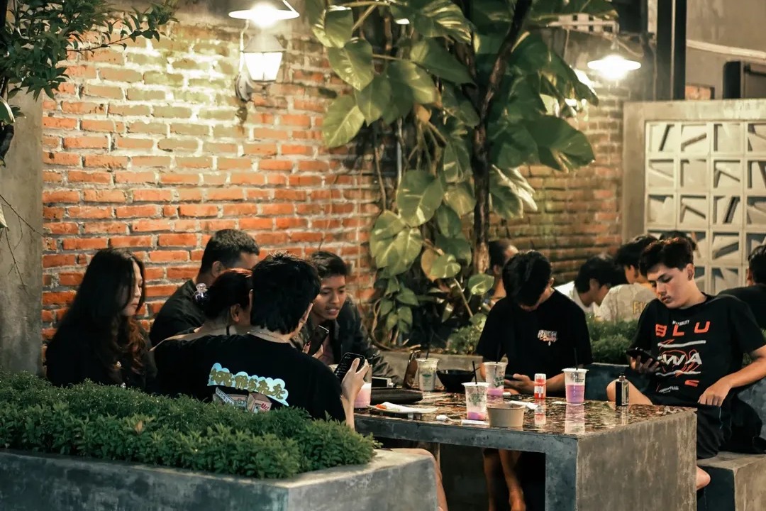 Suasana salah satu cafe di Tulungagung, Rumalaman. (Instagram/@rumalaman) - Image