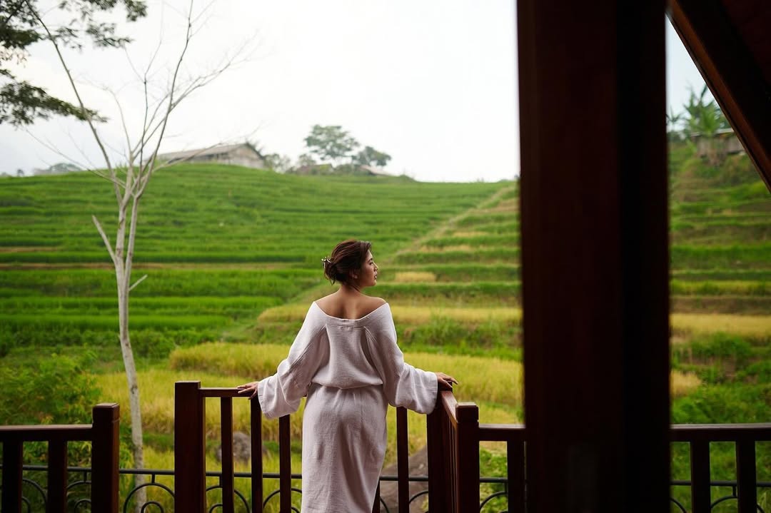Rekomendasi Penginapan di Mojokerto dengan View Alam yang Indah, Cocok untuk Staycation Nyaman dan Syahdu (Instagram/ @asmaraloka.villa_resto) - Image