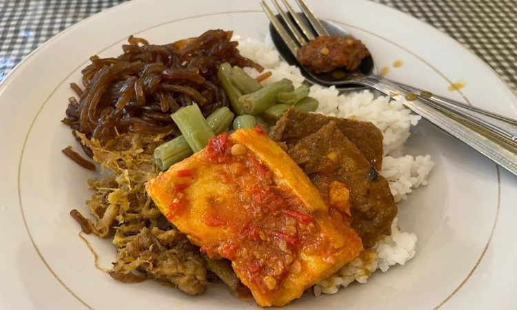 Nasi empal Surabaya. (Google Maps) - Image