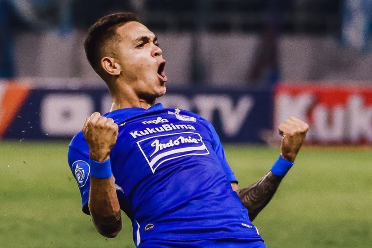 Gali Freitas siap jadi senjata baru lini depan Persebaya Surabaya. (Media PSIS) - Image