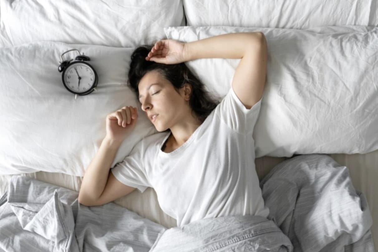 Ilustrasi tidur berlebihan menurut psikologis. (Freepik) - Image