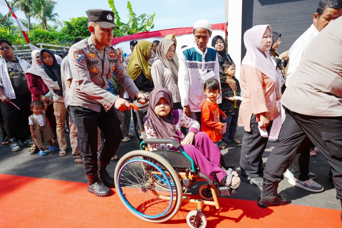 Acara Bakti Kesehatan Polri di Bekasi pada Senin (16/6). - Image