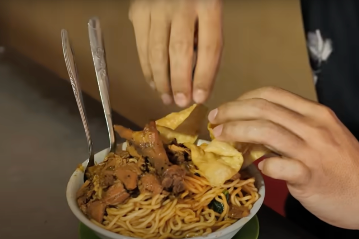 Tangkapan layar pada Youtube Tanboy Kun - Image