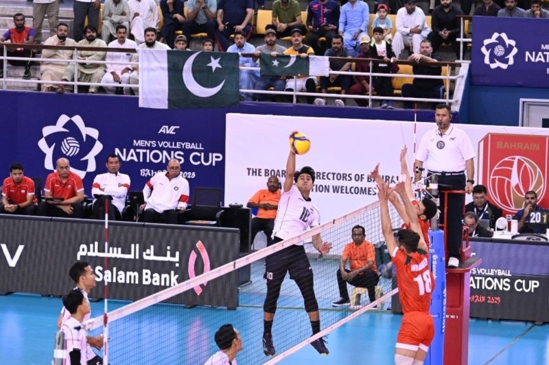 Timnas Voli Putra Indonesia gagal ke semifinal setelah dikalahkan Pakistan di AVC Nations Cup 2025 di Isa Bin Rashid Hall, Manama, Bahrain pada Sabtu (21/6/2025). (ANTARA) - Image