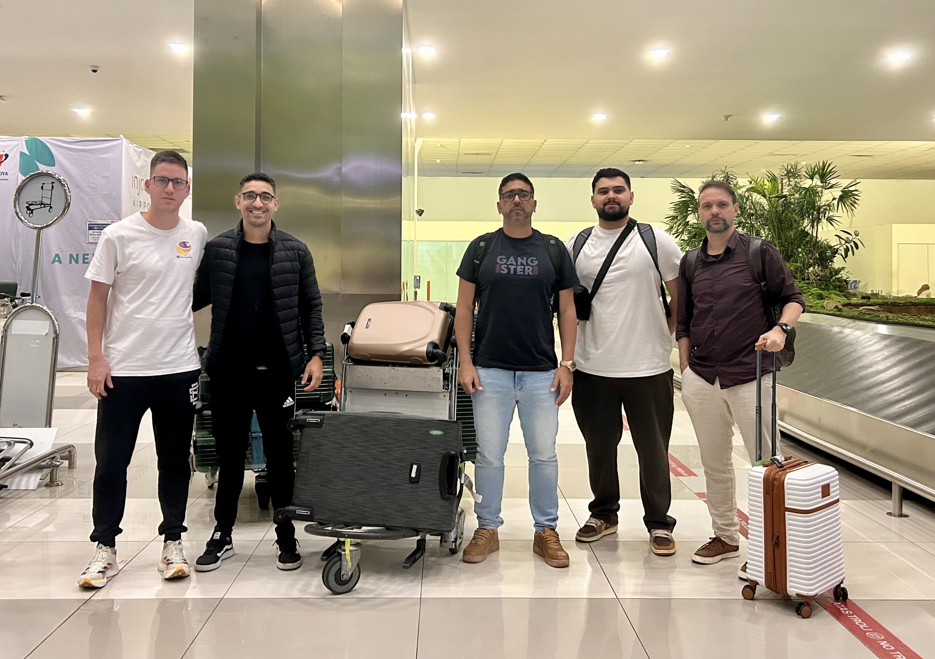 Pelatih baru Persija Jakarta, Mauricio Souza bersama para asistennya telah mendarat di Indonesia. (Dok: Persija) - Image