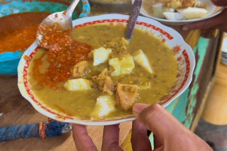 Juaranya kuliner gule kacang ijo di Surabaya (Budiono Sukses-Youtube) - Image