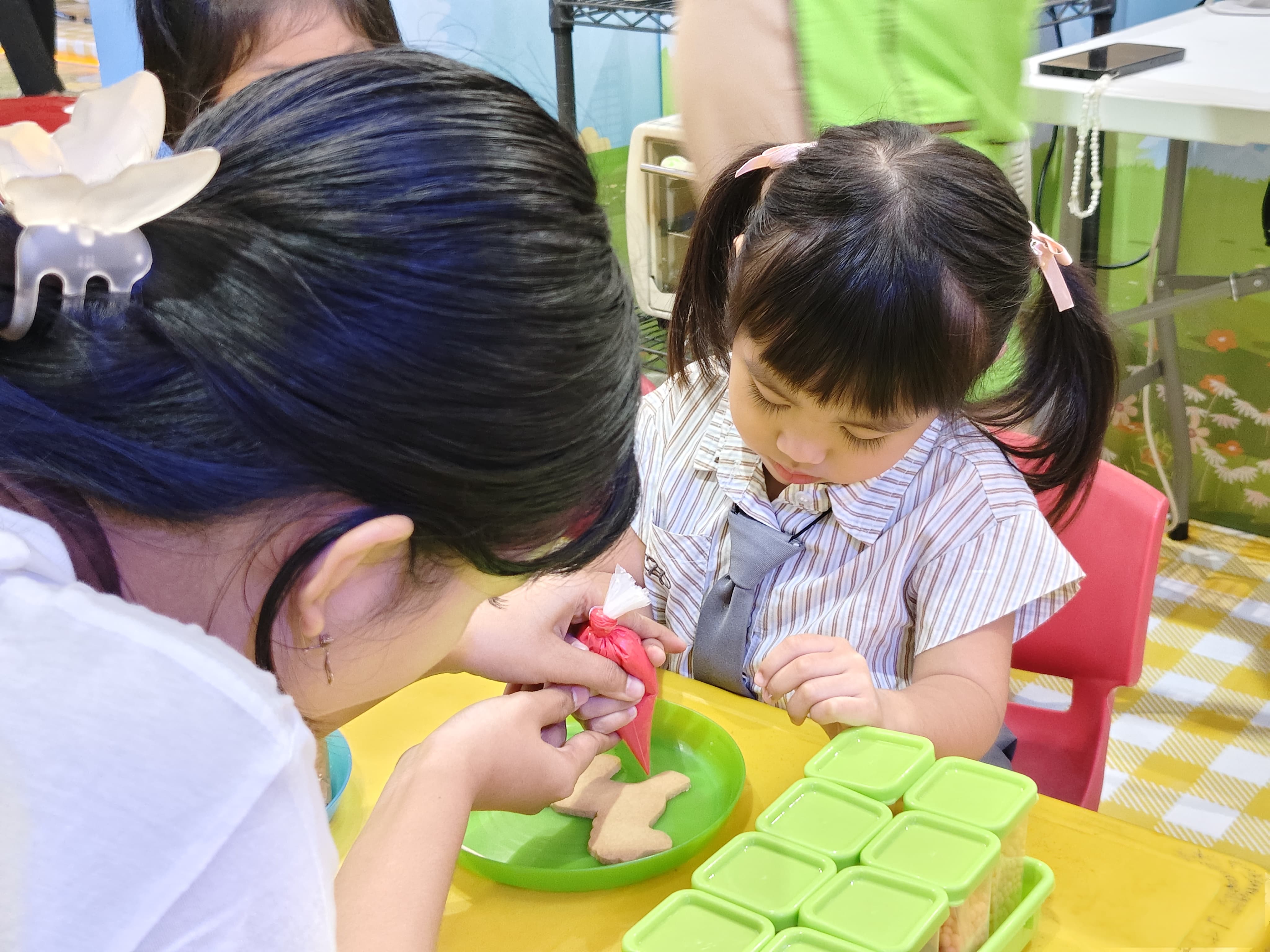 Keseruan anak mengikuti kegiatan Kids Wonderland di Pakuwon Trade Center (PTC). (Dok. Pakuwon Trade Center) - Image