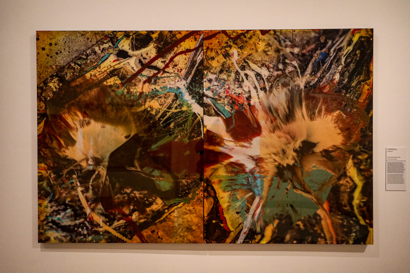 Pengunjung melihat pameran bertajuk Pointing to the Synchronous Windows di Museum MACAN, Jakarta, Ra