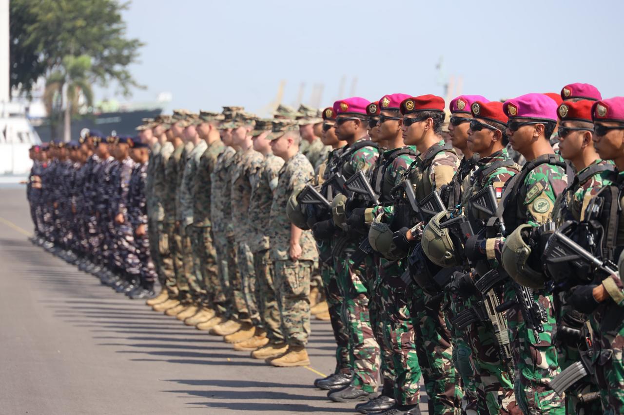Ratusan prajurit TNI AL dan US Navy terlibat dalam Latma CARAT 2025 di Jawa Timur. Latma itu berlangsung pada 23-30 Juni 2025. (TNI AL) - Image