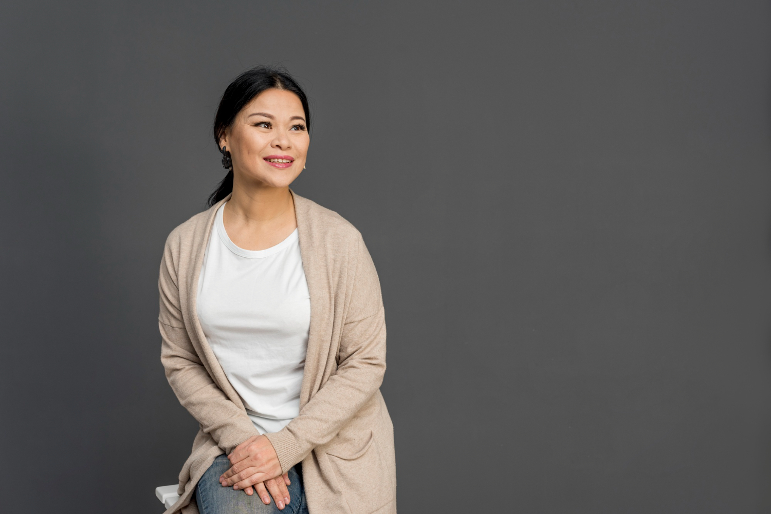 8 Tanda Psikologis Wanita Diam-diam Tidak Bahagia dalam Hidupnya - Image