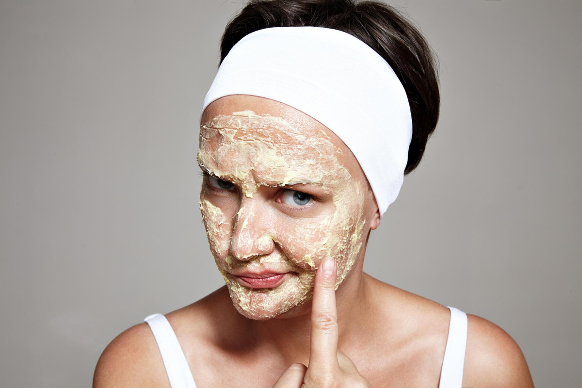 Berbagai cara mengatasi kulit wajah kering dengan bahan alami bisa kamu coba di rumah, salah satunya dengan memanfaatkan oatmeal. (Anastasia Kazakova/Freepik) - Image