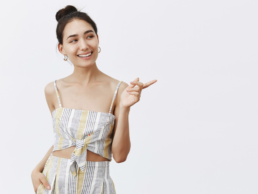 Ucapkan afirmasi positif setiap hari seperti wanita karismatik, dan rasakan perubahan besar dalam cinta diri dan daya tarikmu. - Image