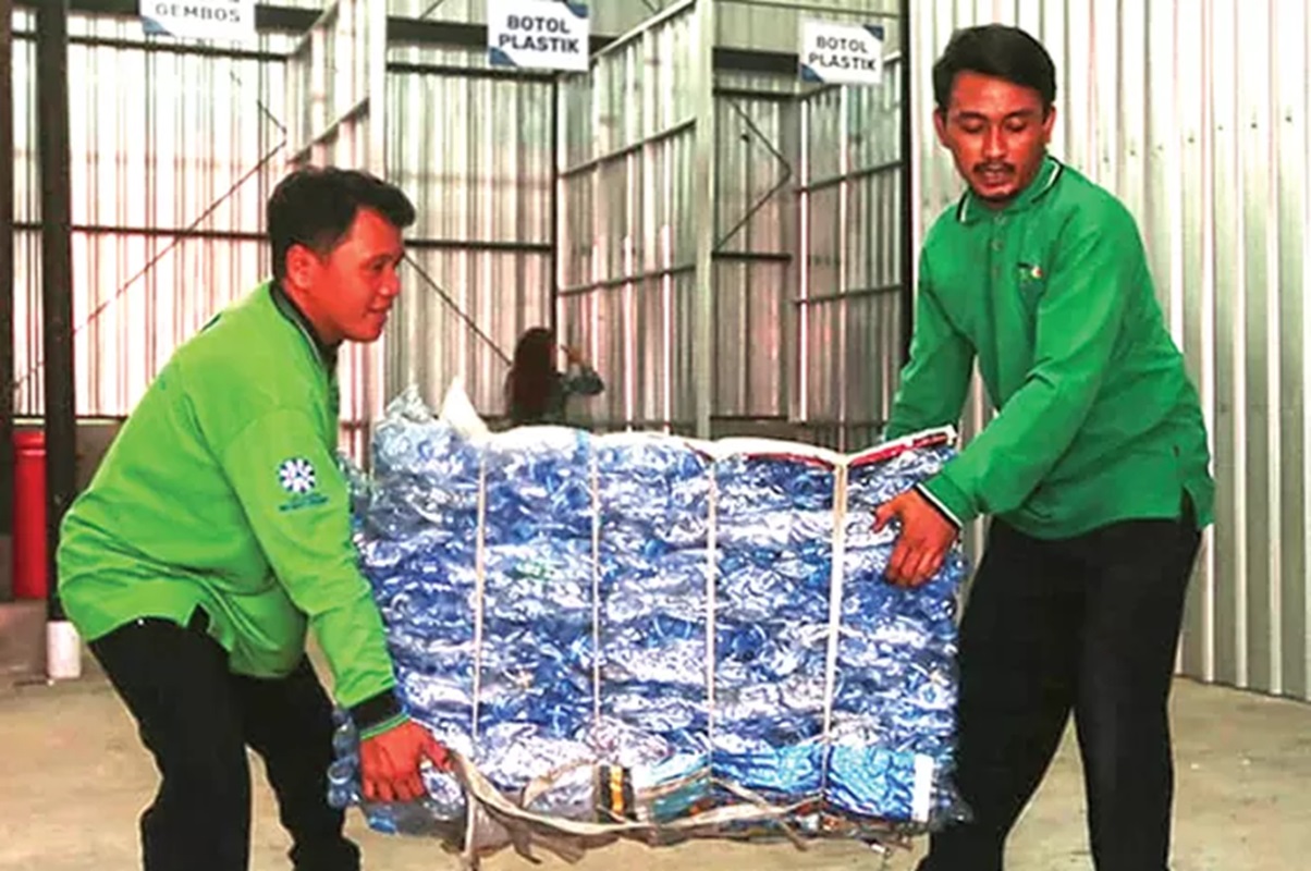 Ilustrasi: Potensi ekonomi sirkular, dari sampah jadi berkah. (GALIH ADI PRASETYO/JAWA POS) - Image