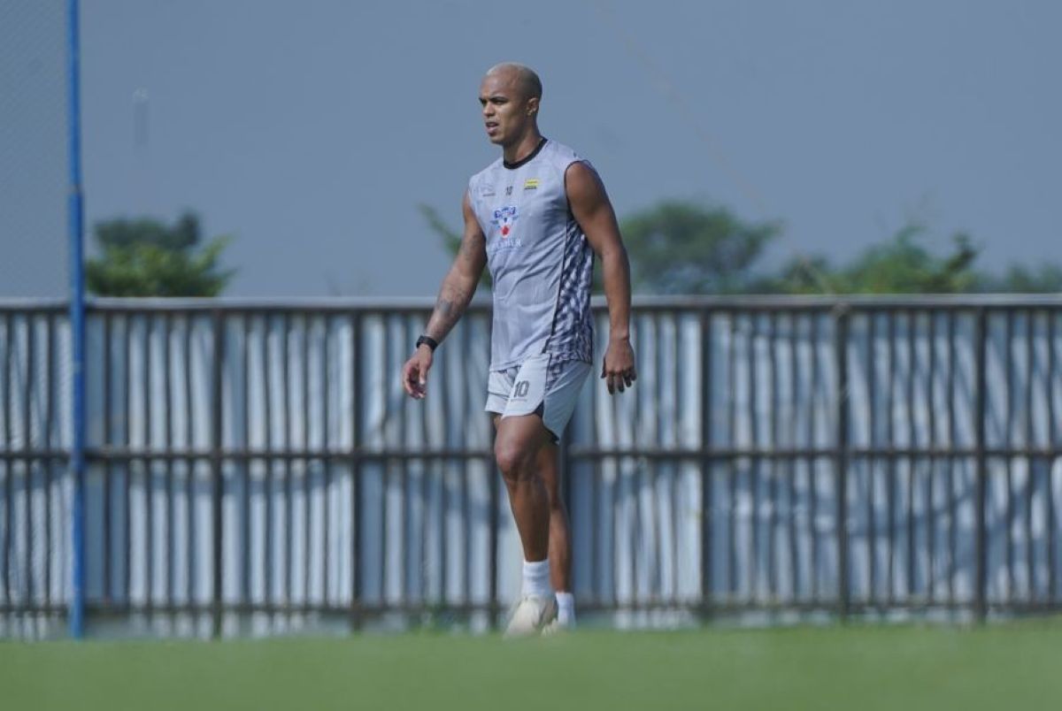 William Marcilio saat jalani latihan bersama Persib. (dok. Persib) - Image