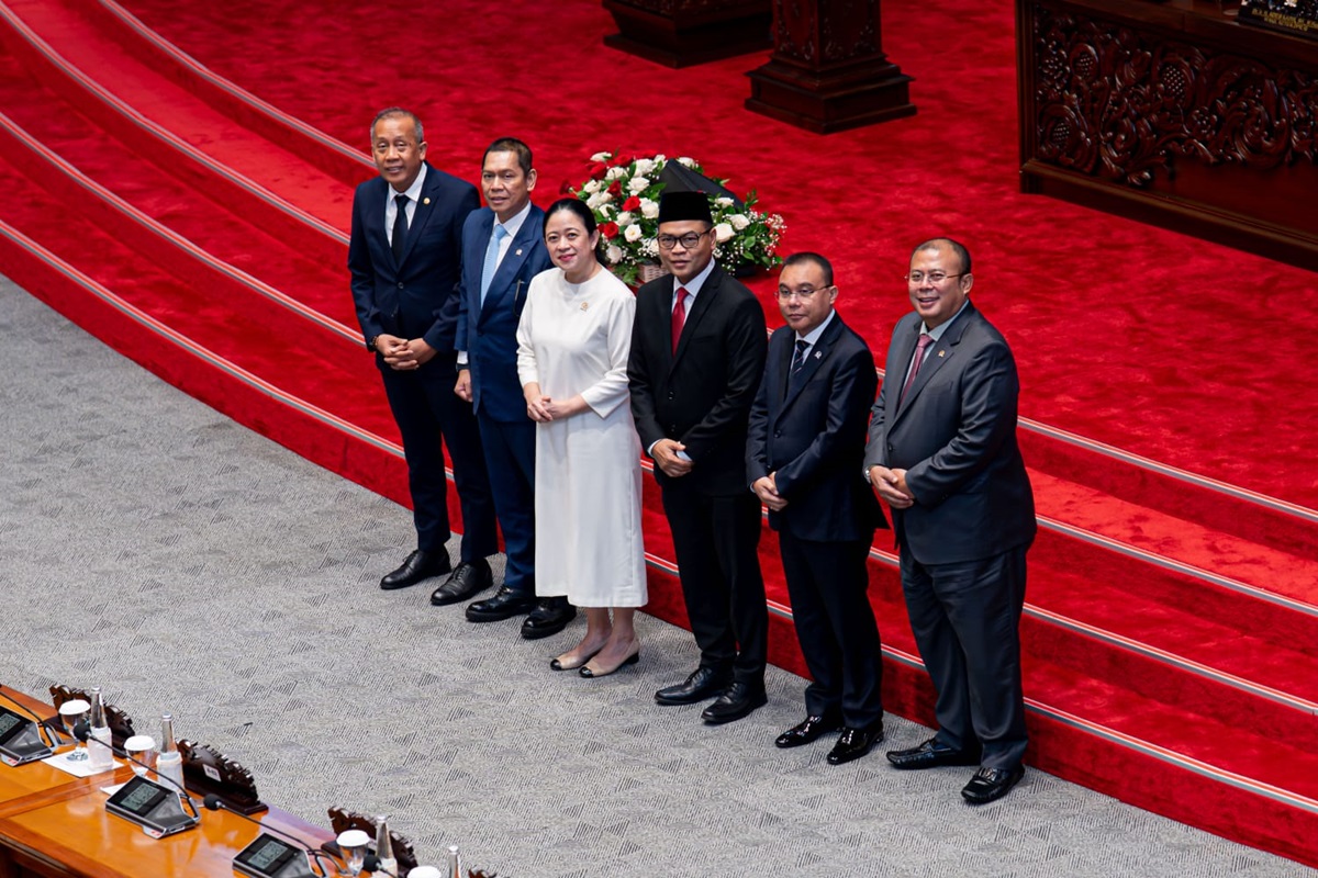 Pimpinan DPR menyetujui pengangkatan Ricky Perdana Gozali sebagai Deputi Gubernur Bank Indonesia (BI) dalam Rapat Paripurna ke-22 Masa Persidangan IV Tahun Sidang 2024–2025, Kamis (3/7). - Image
