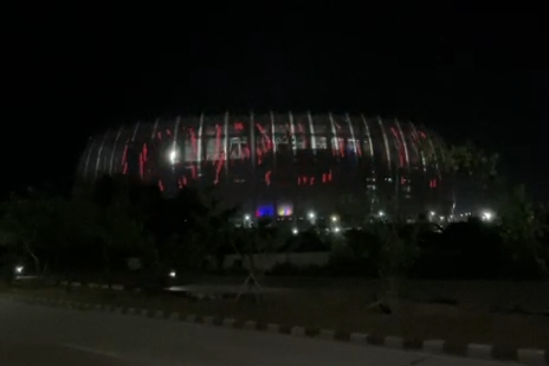 "Jordi Is Here" muncul di Jakarta International Stadium menandai kedatangan Jordi Amat ke Persija Jakarta. (Dok. Persija) - Image