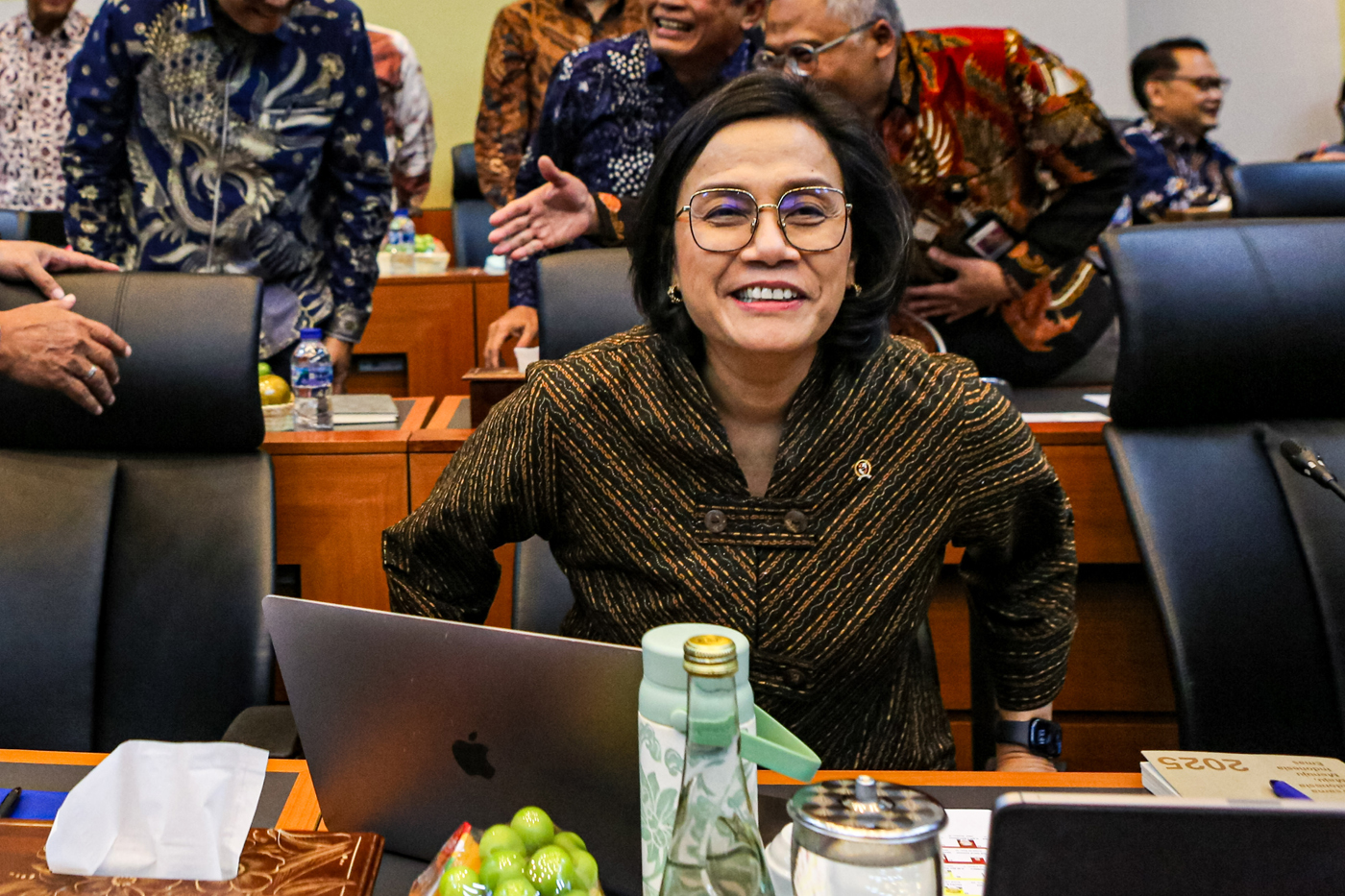 Menteri Keuangan Sri Mulyani Indrawati mengikuti Rapat Kerja bersama Banggar DPR RI di Kompleks Parlemen, Senayan, Jakarta, Kamis (3/7/2025). Menteri Keuangan Sri Mulyani Indrawati bersama Gubernur Bank Indonesia Perry Warjiyo mengikuti Rapat Kerja bersam - Image