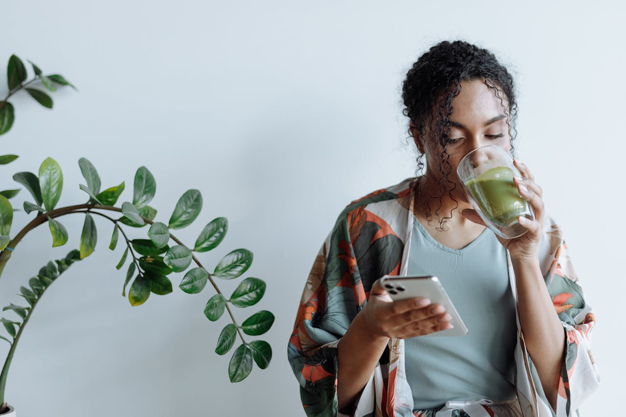 8 Alasan Psikologis Kenapa Matcha Jadi Minuman Favorit Generasi Milenial yang Sering Merasa Cemas - Image