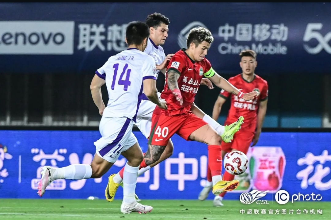 Pemain klub Tiongkok, Henan FC yakni Bruno Nazario disebut jadi bidikan Persija Jakarta untuk musim depan. (Dok. Henan FC) - Image
