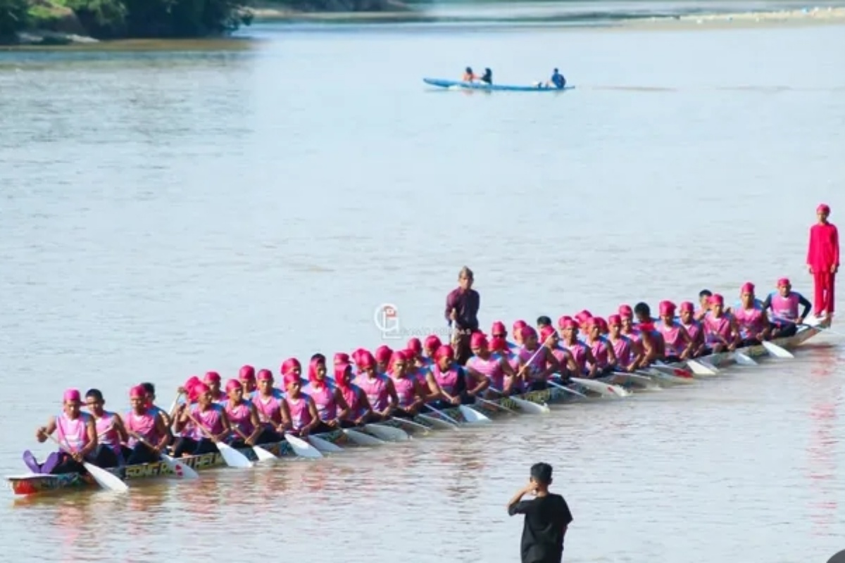 Lomba Pacu Jalur Riau (Instagram @pacujalur_net) - Image