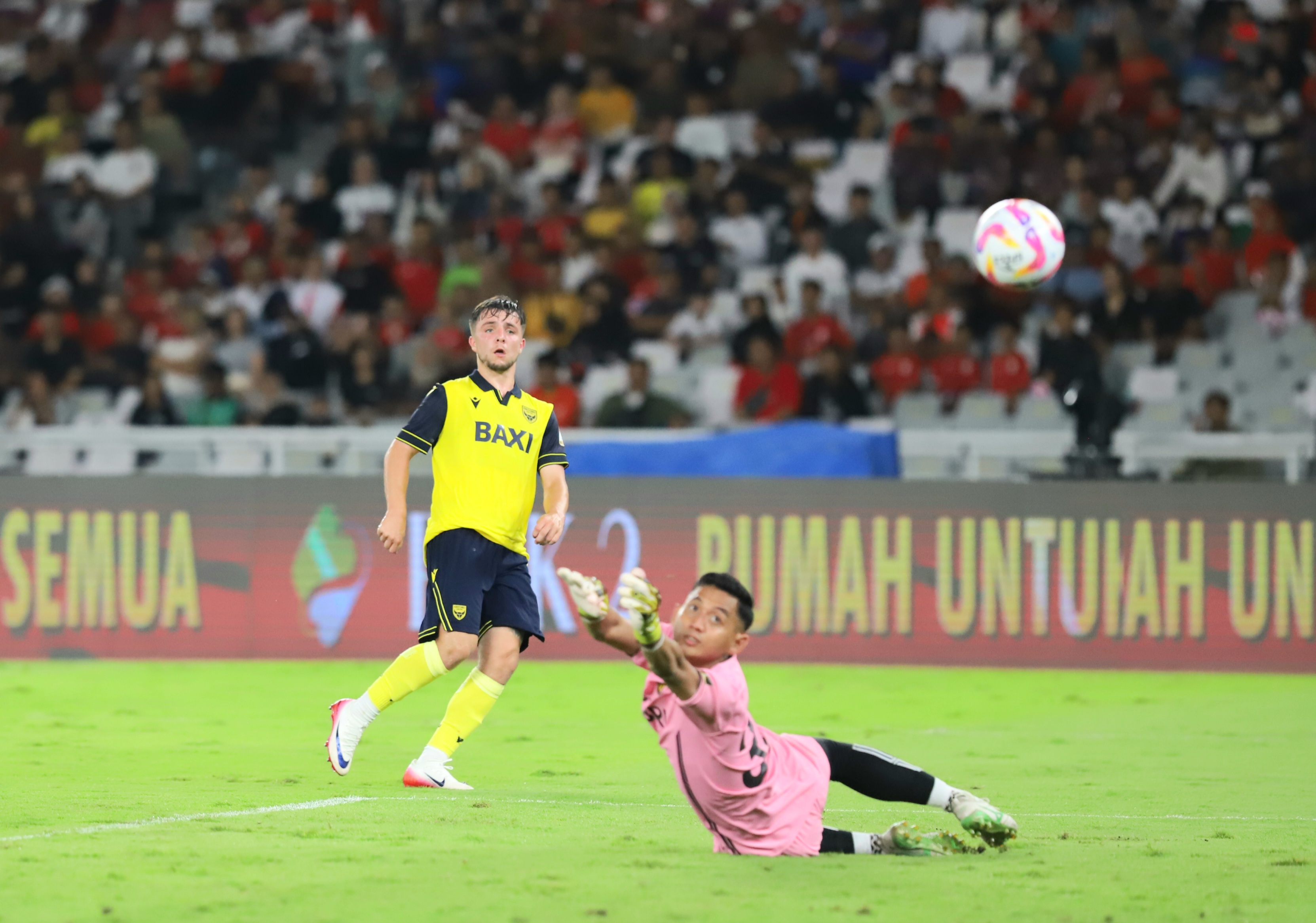 Indonesia All Stars vs Oxford United FC pada Piala Presiden 2025 di Stadion Gelora Bung Karno, Jakarta, Minggu (6/7). (Dery Ridwansah/JawaPos.com) - Image