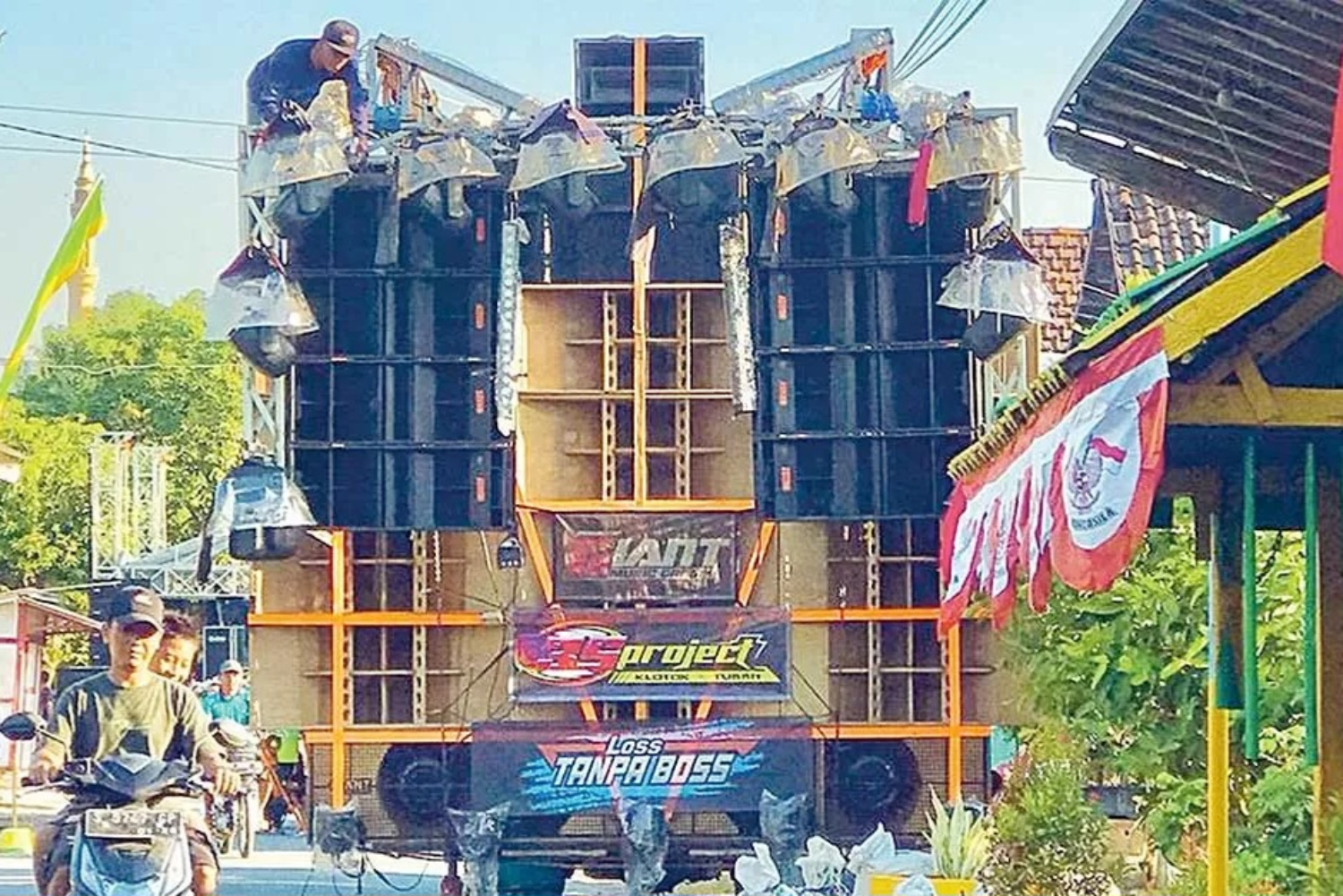 Klarifikasi Sekretaris Desa Donowarih Malang Soal Surat Imbauan Karnaval Sound Horeg yang Viral: Itu Preventif, Jangan Dipelintir! - Image
