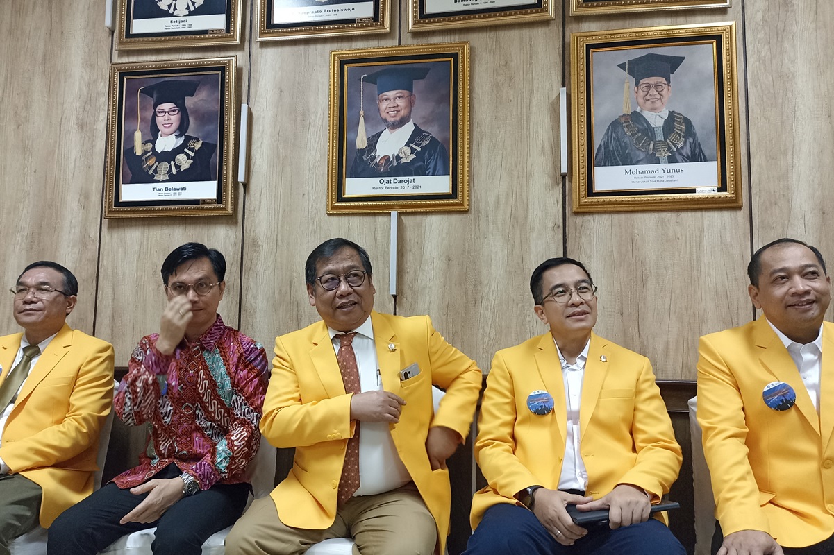 Fenomena Jutaan Sarjana Nganggur, Pesan Rektor UT: Jangan Terpaku Satu Target jadi PNS - Image