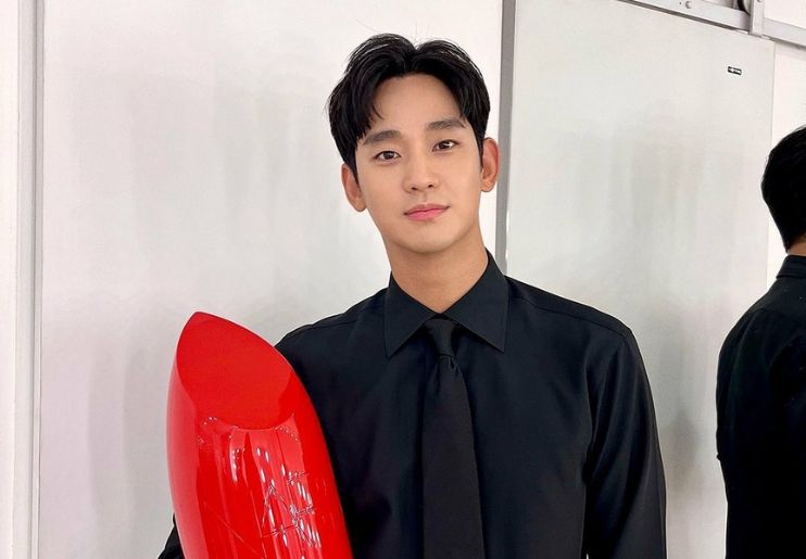 Kim Soo Hyun menjual salah satu apartemen mewahnya./Instagram @soohyun_k216 - Image