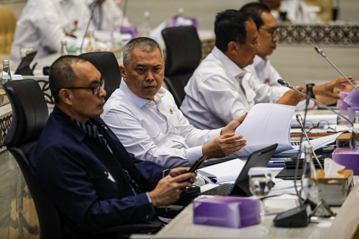 Menteri Perhubungan Dudy Purwagandhi mengikuti rapat kerja dengan komisi V DPR RI di Kompleks Parlem