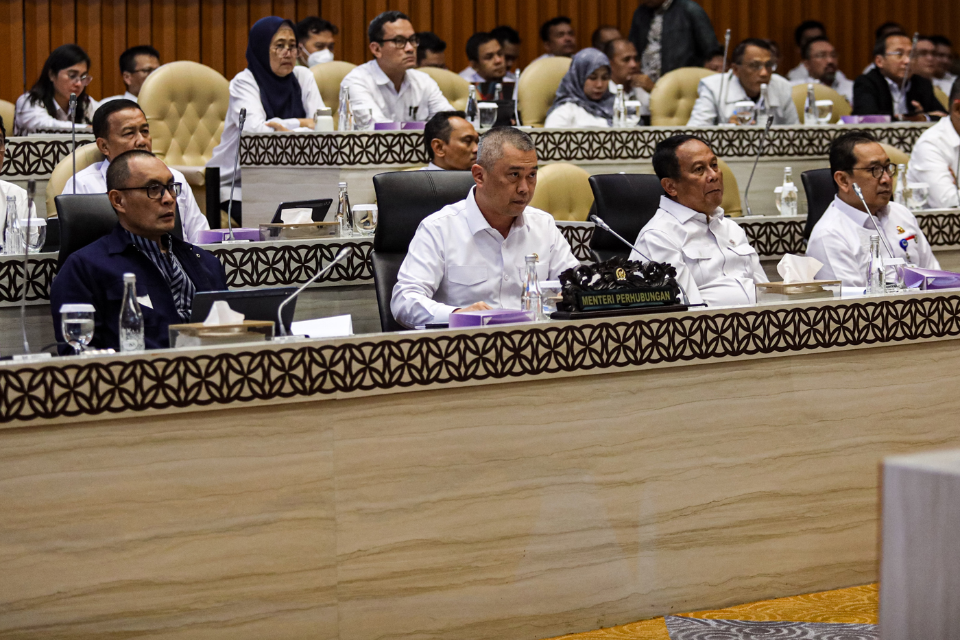 Menteri Perhubungan Dudy Purwagandhi mengikuti rapat kerja dengan komisi V DPR RI di Kompleks Parlem