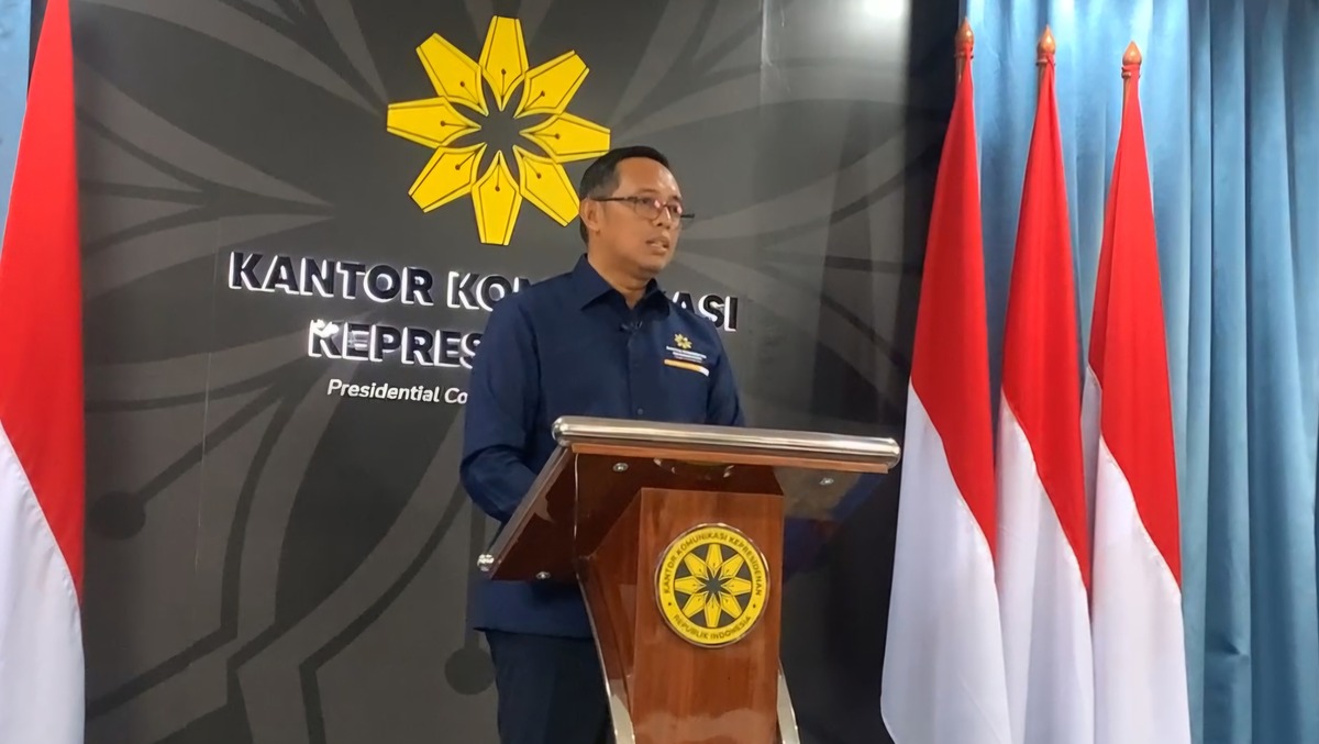 Heboh Seruan Gulingkan Prabowo, Hasan Nasbi: Dunia Kacau Balau, tapi di Dalam Negeri Malah Memprovokasi - Image