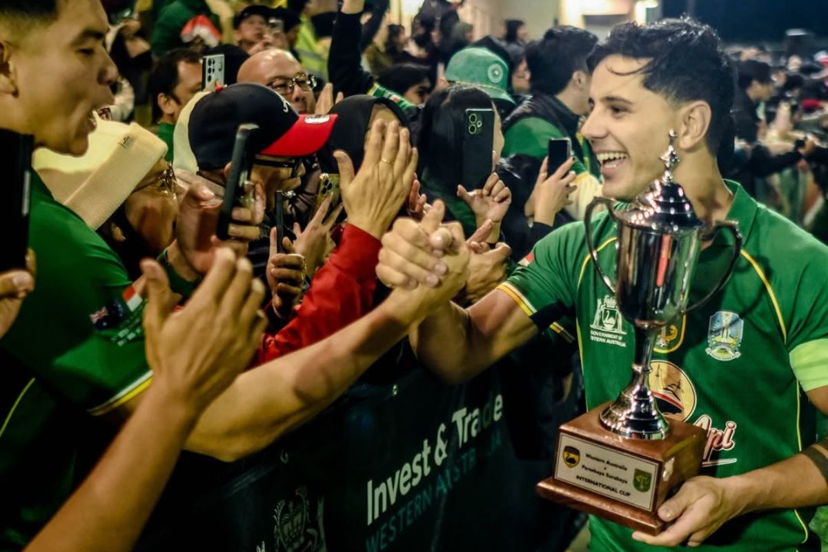 Eduardo Perez bangga progress apik skuad Persebaya Surabaya jelang Super League 2025/2026. (Dok. Persebaya) - Image