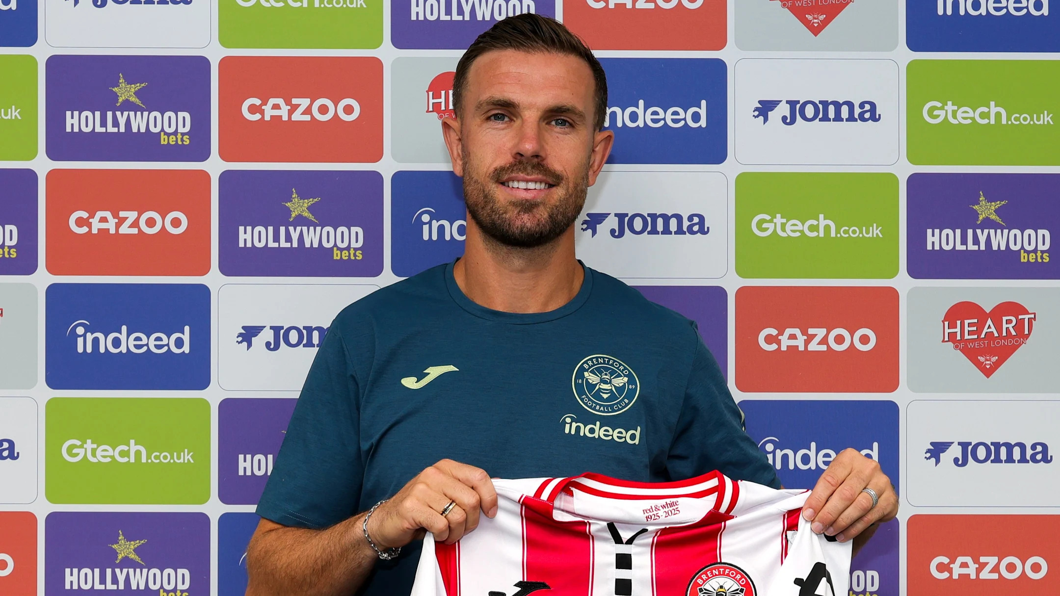 Jordan Henderson saat baru tiba di Brentford. (X/Brentford) - Image