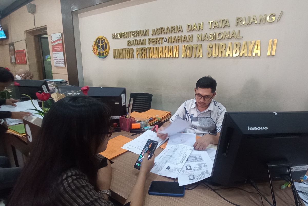 BPN Surabaya II lakukan digitalisasi sertifikat demi tingkatkan keamanan dan cegah pemalsuan. (BPN Surabaya II) - Image