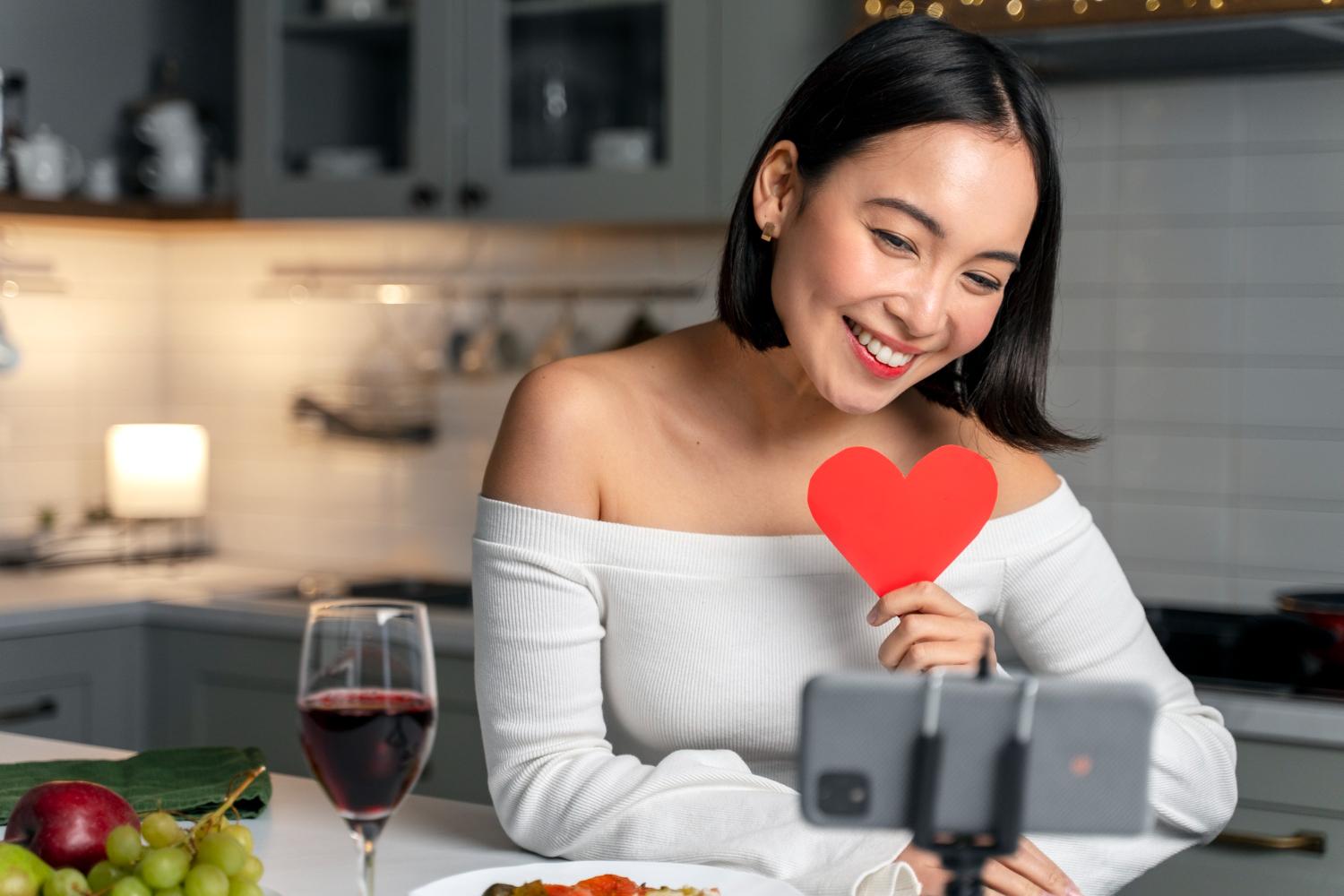 Ciri-Ciri Wanita dengan Aura Rezeki Alami, Dikenal Membawa Kesejahteraan bagi Keluarganya (Freepik) - Image
