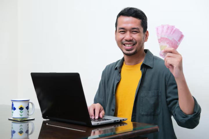 seseorang yang hartanya makin menyala./Freepik. - Image