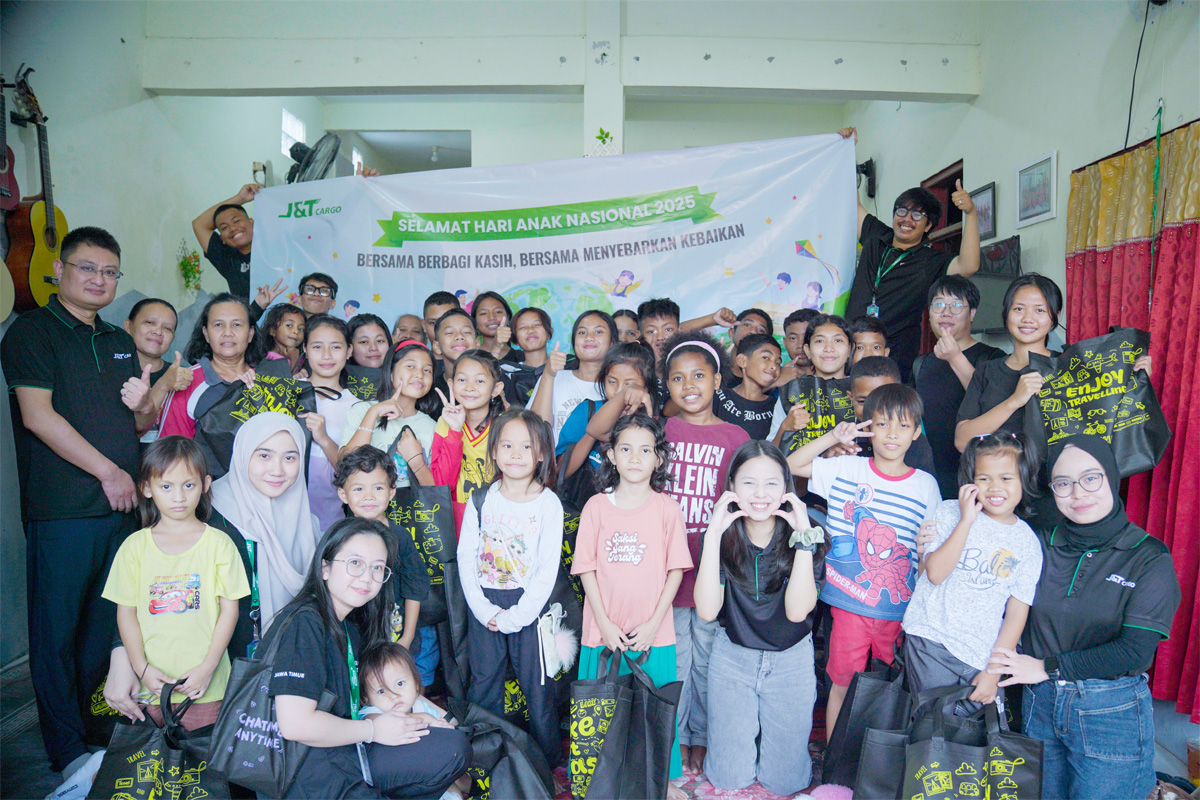 Hari Anak Nasional dirayakan bersama anak binaan Panti Asuhan Sola Gratia di Sidoarjo, Surabaya. (Istimewa). - Image