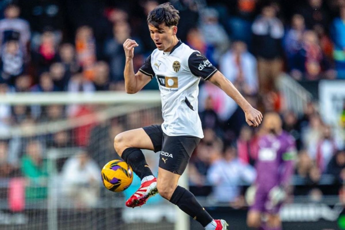 Hugo Guillamón jadi incaran Manchester United. (@hugoguillamon3/Instagram) - Image