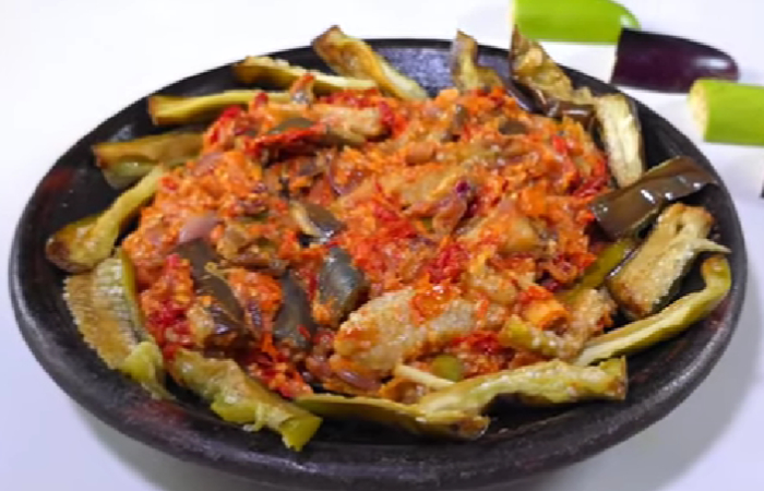 Resep Sambal Terong Suwir yang Enak dan Mudah Dibuat di Rumah. (YouTube Dapur Cantik Channel) - Image