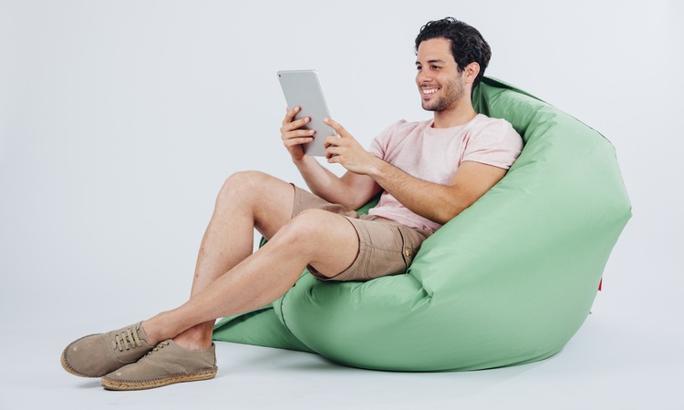 Ilustrasi pria yang hendak melakukan terobosan hebat di bulan Juli 2025. - Image