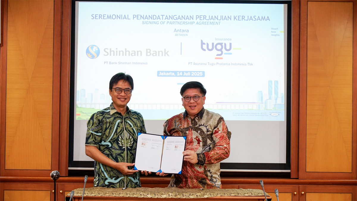 Penandatangan MoU Tugu Insurance denan Bank Shinhan Indonesia dalam pemasaran produk asuransi kendaraan bermotor roda empat melalui jalur distribusi pemasaran bancassurance. (Istimewa). - Image