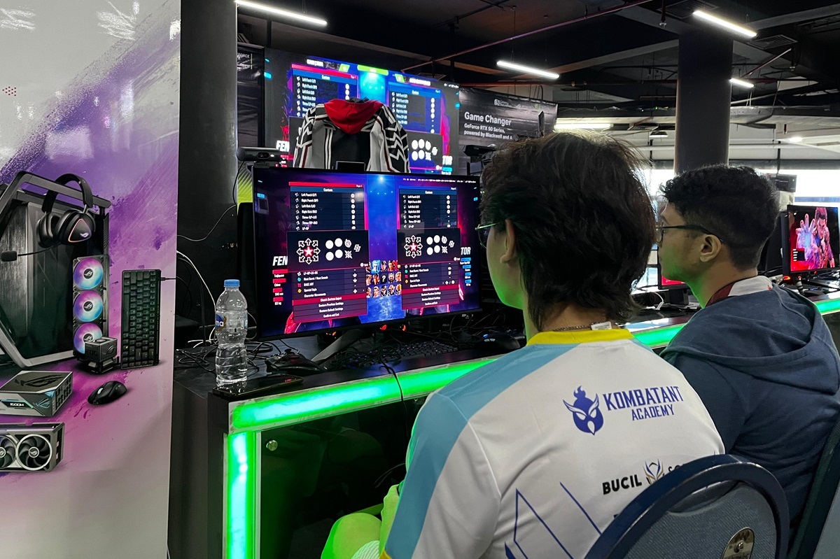 Streamer sekaligus caster Gisma Priayudha “Melondoto” dalam community meetup Game Changer di Galaxy Solusindo WTC, Sabtu (26/7) - Image