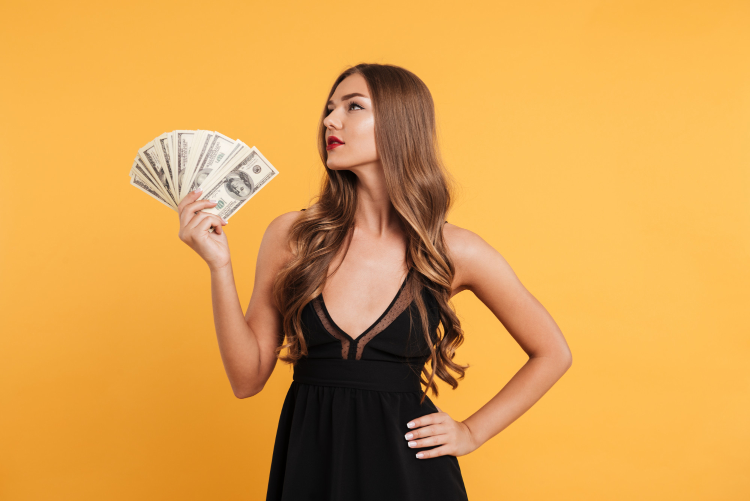 Inilah delapan weton kelahiran yang menurut Primbon Jawa dikaruniai nasib sebagai "raja uang" atau tibo gedhong—rezekinya deras, hidupnya penuh keberuntungan, dan masa depannya bersinar. (Freepik ) - Image